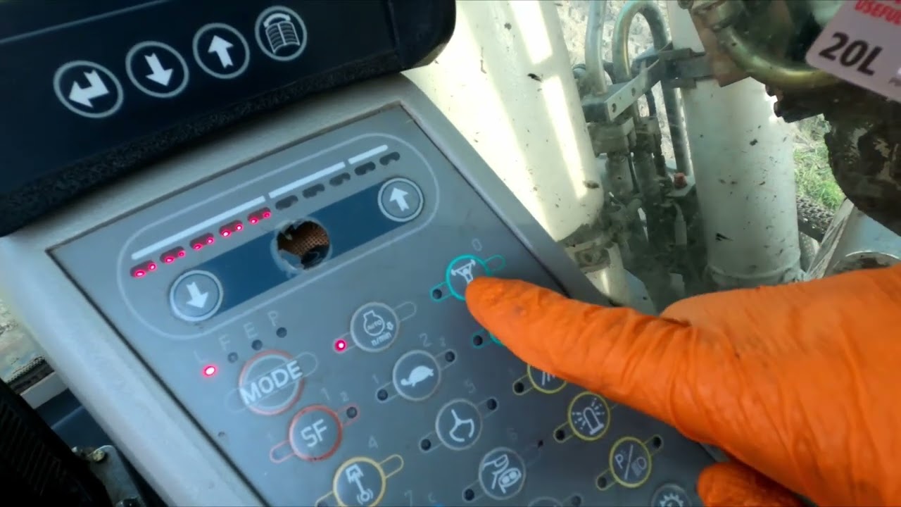4 - Klawiatura w koparce Liebherr