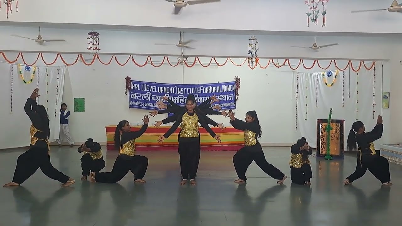 महिला दिवस 2026 पर बारली प्रशिक्षणार्थियों द्वारा नृत्य