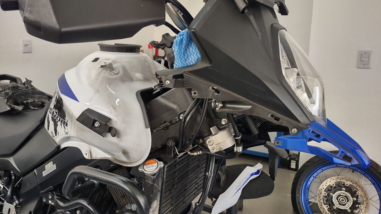 Como retirar carenagem lateral Vstrom 650 XT