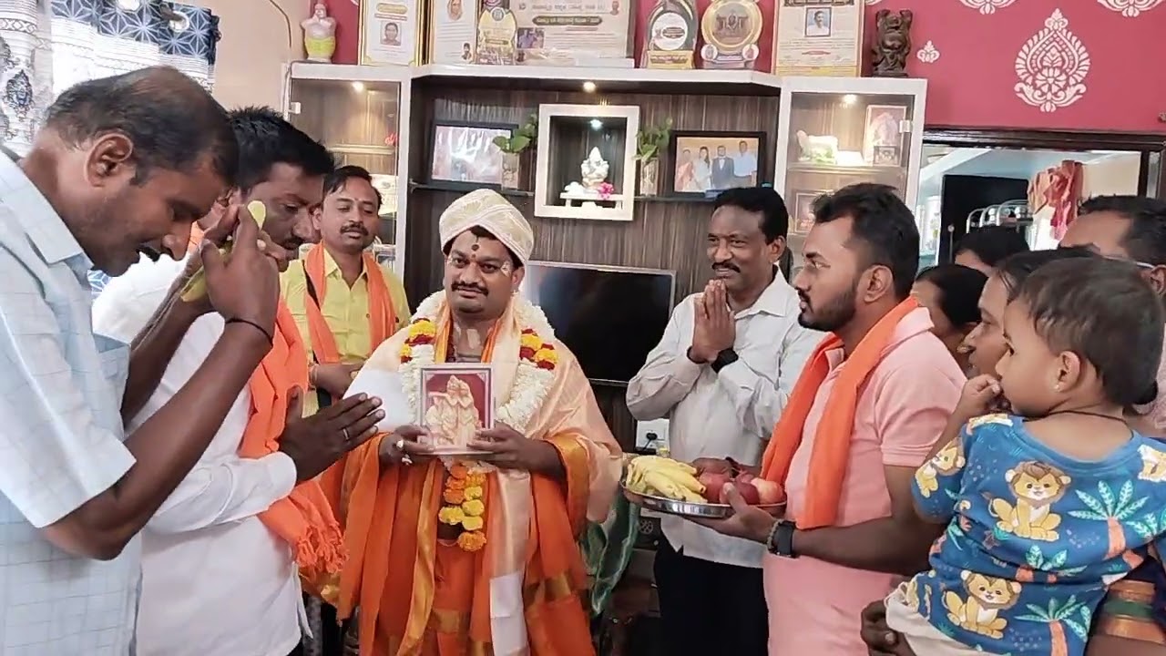 ಇದೇ ರಾಯರ ಪವಾಡ ರಾಯರನ್ನು ನಂಬಿ ಒಂದು ಏಜ್ಜೆ ಮುಂದೆ ಹಾಕಿ ನಿಮ್ಮ ಬದುಕನ್ನೇ ಬದಲಾಯಿಸಿ ಬಿಡುತ್ತಾರೆ 