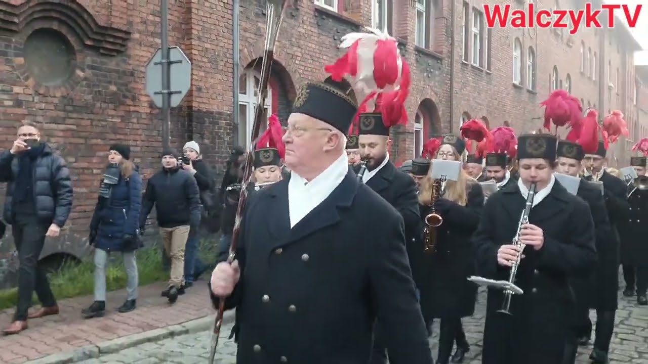 BARB&Oacute;RKA 2025 przemarsz Orkiestry Dętej ulicami  Nikiszowca najstarszego osiedla g&oacute;rniczego Katowic