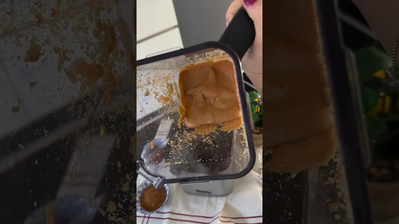 Zelfgemaakte gezonde hazelnoot-chocoladepasta met maar 4 ingredi&euml;nten