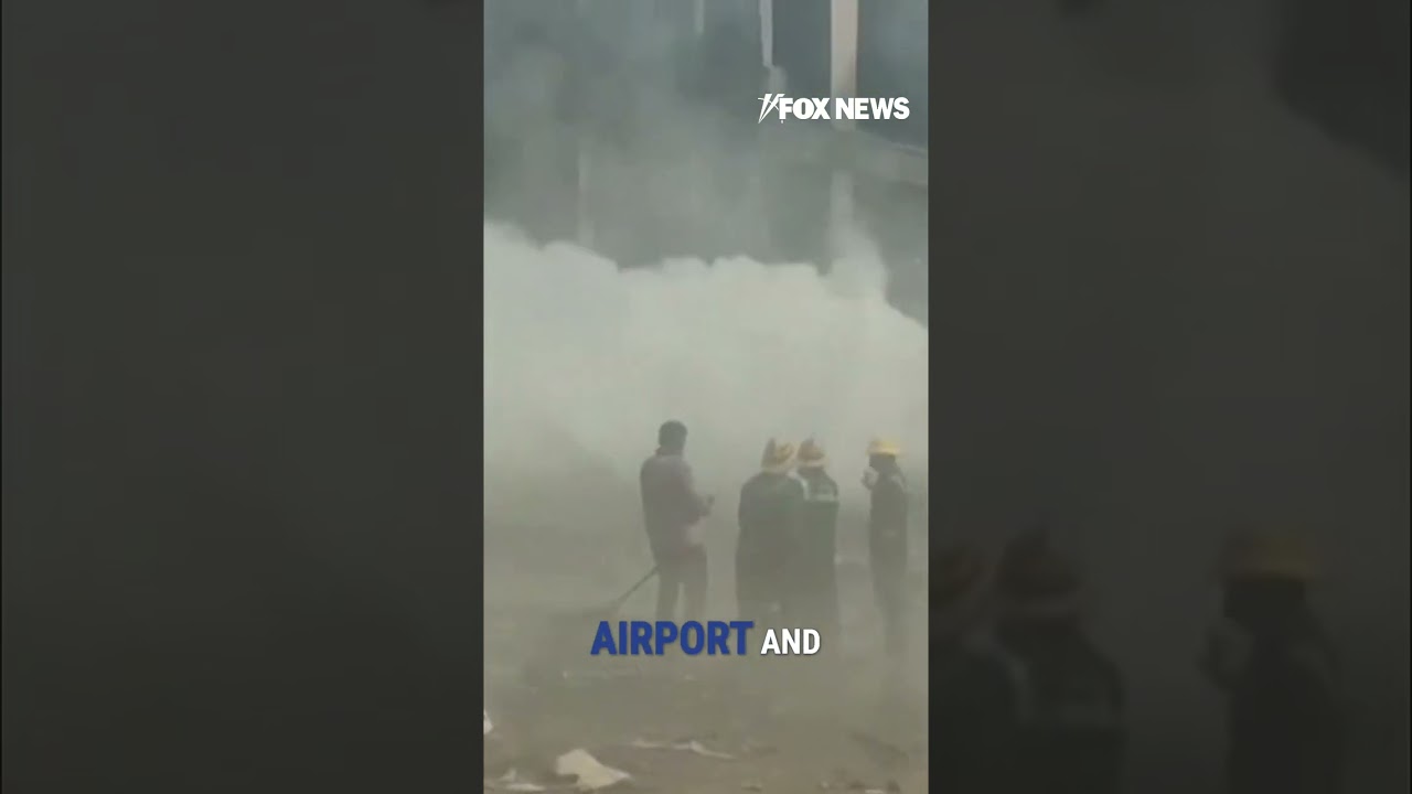 BREAKING: Plane carrying over 200 passengers crashes in India #shorts #breakingnews #news #world