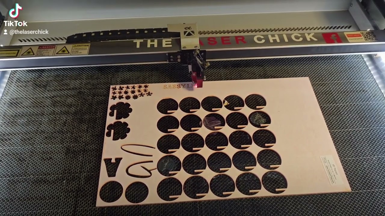 Making Acrylic Keychains using 3M double sided tape &lrm;@gs2awards&nbsp;