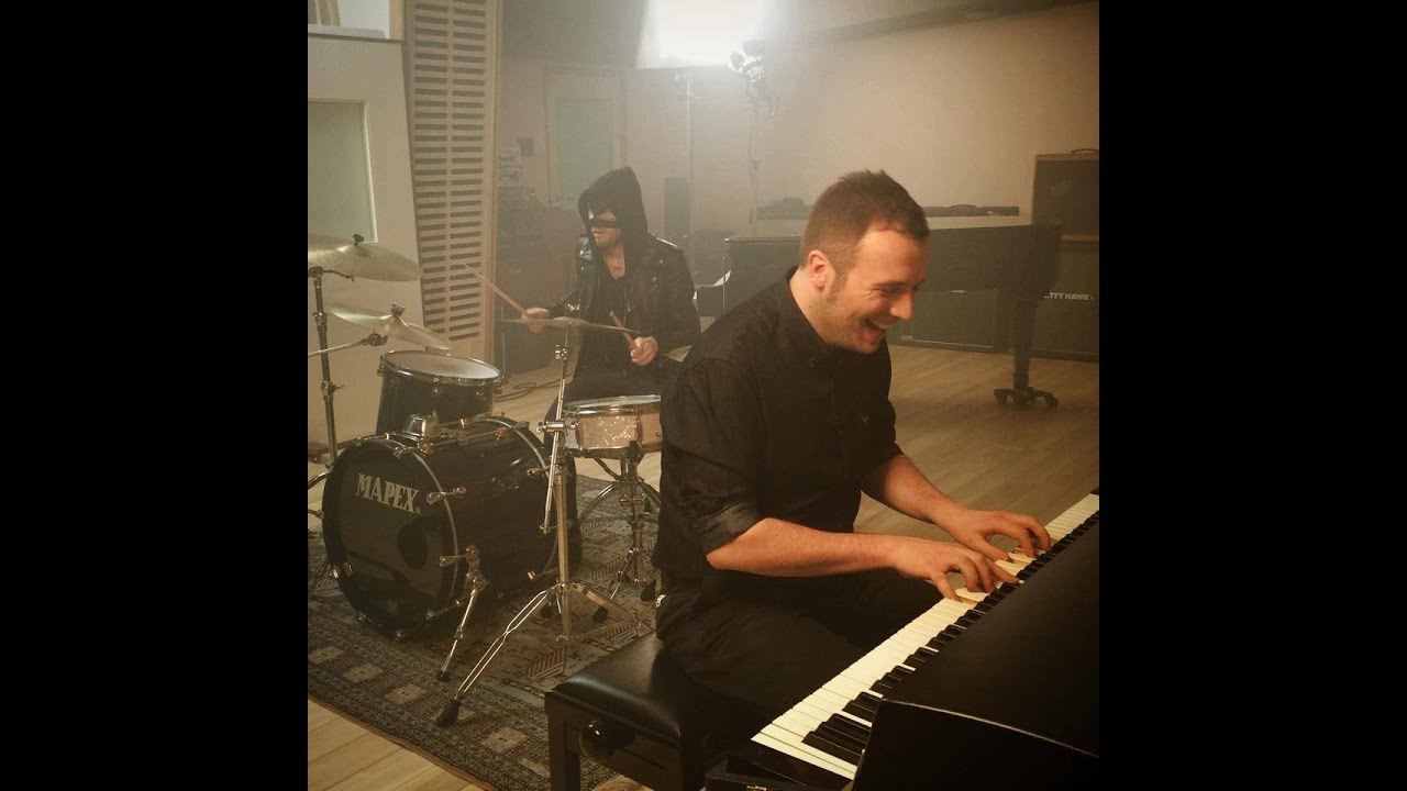 Raphael Gualazzi & The Bloody Beetroots -- Liberi O No (Official Videoclip) / SANREMO 2014