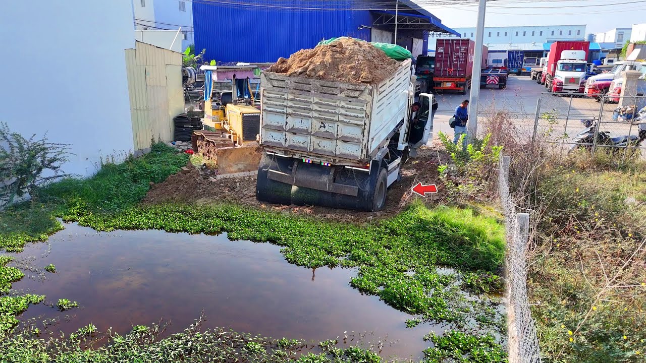 OHH! Keep Watchful New Landfill Task! USING Dump Truck 5Ton & Dozer Pushing Soil into Flooded Land!