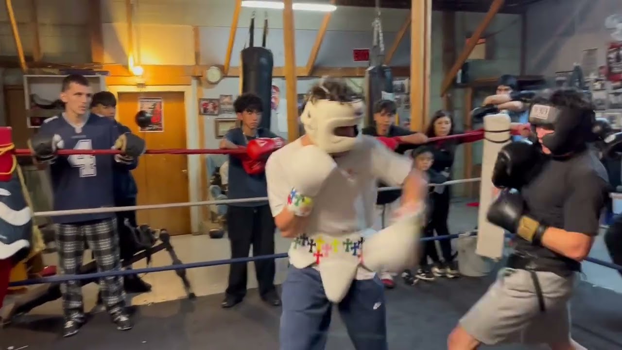 WK27 Powerhouse Boxing club Alexander sparring Armando at Selma 