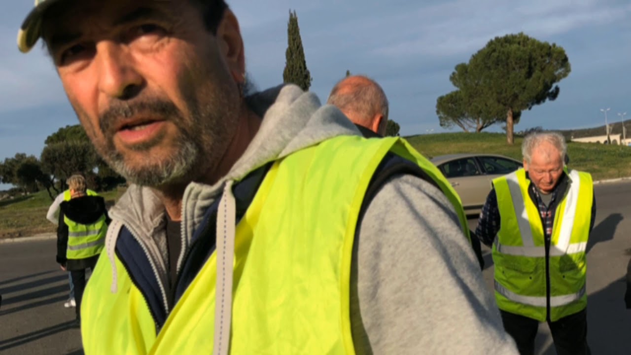 Les Gilets Jaunes des Angles 30133