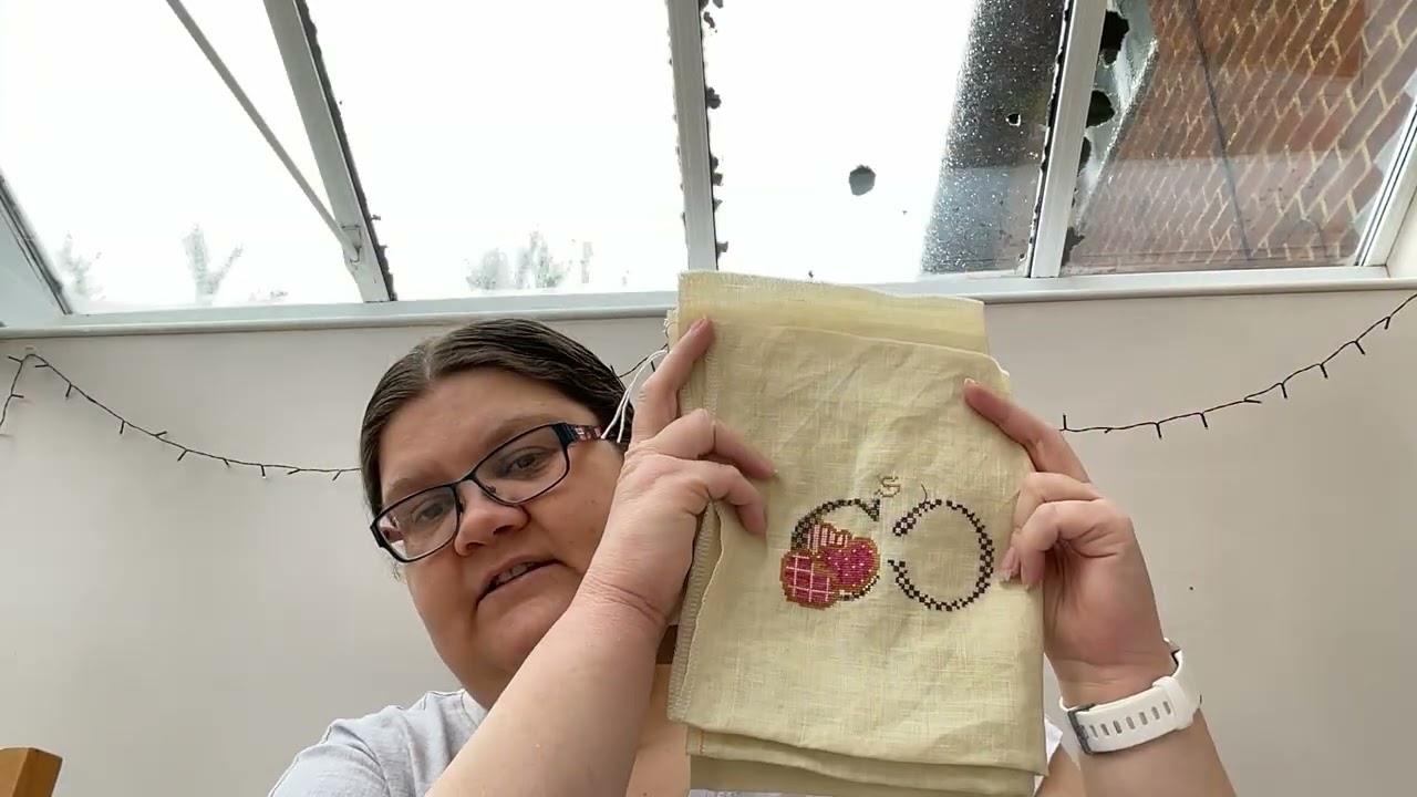 Flosstube 1! Giving in to peer pressure 😍