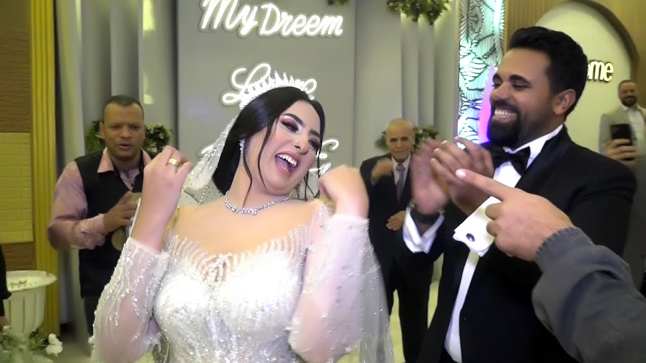 انا احلى عروسه فى مصر مين بيعرف يرقص على المزمار زينا الدقيق 5:20  zafa weding