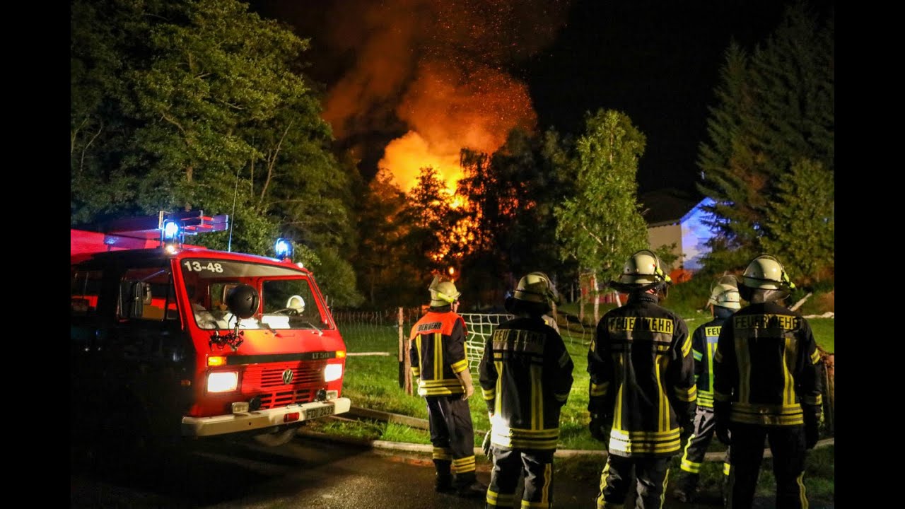 FLIEDEN: Lagerhalle ausgebrannt: 