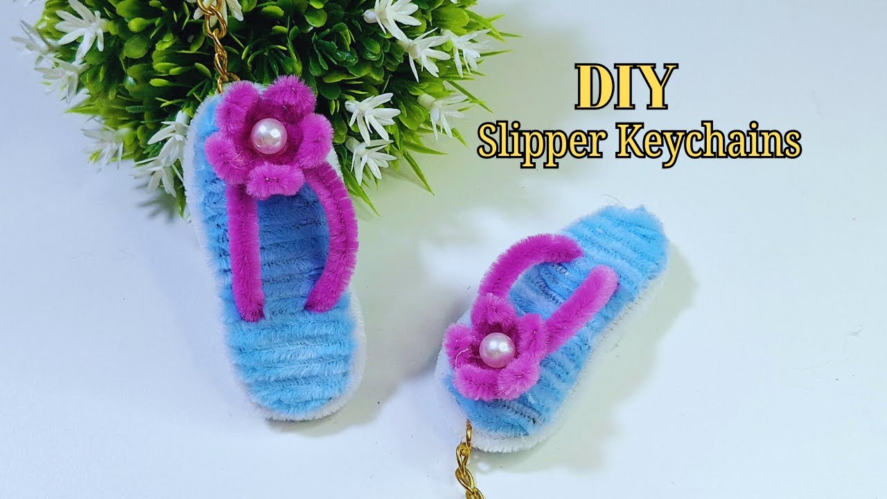 DIY Pipe Cleaner Slipper Keychains | Cute Flip-Flop Keychain with Flower 🌸