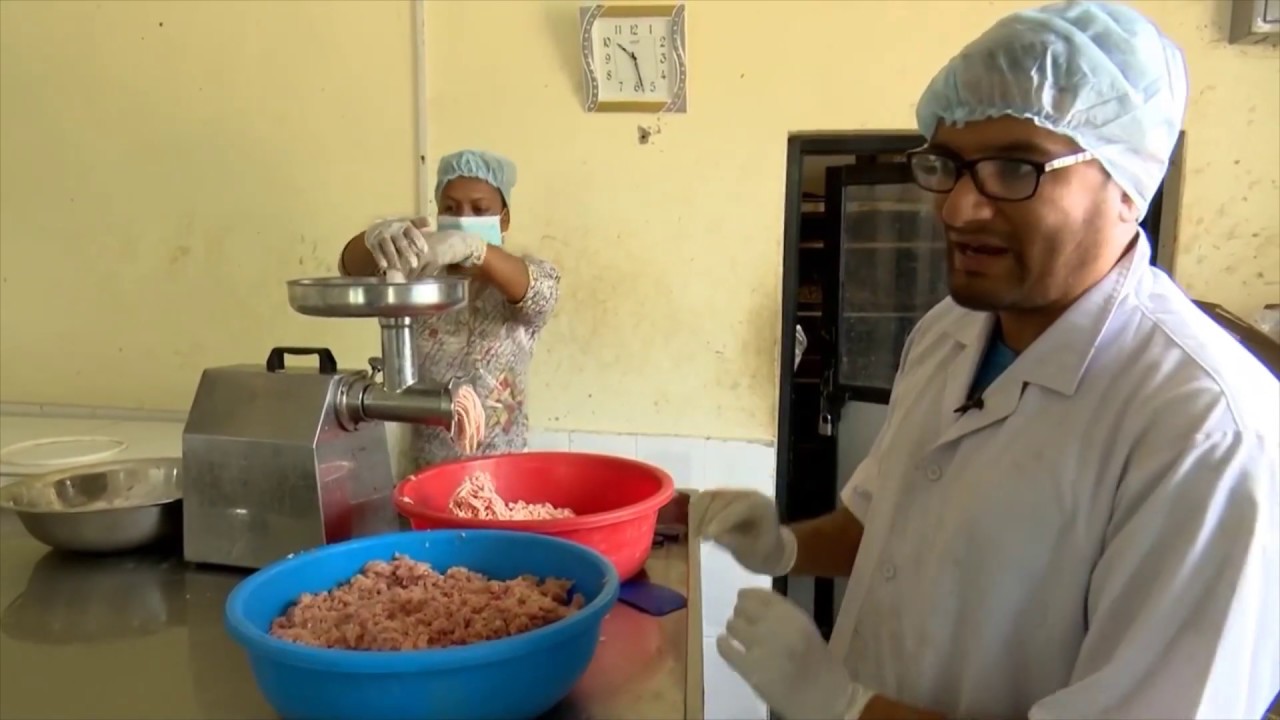 यसरी बनाइन्छ चिकेन ससेस (How to Make chicken Sausage)