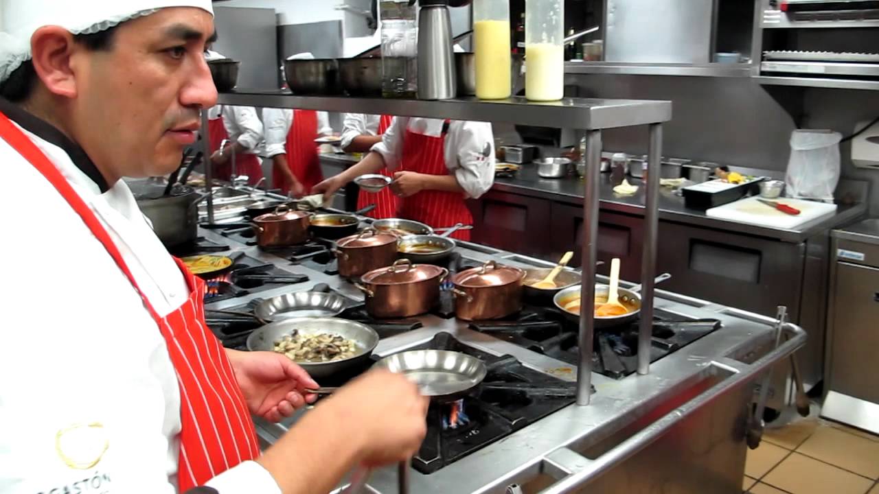 Astrid y Gaston at service in Lima, Peru