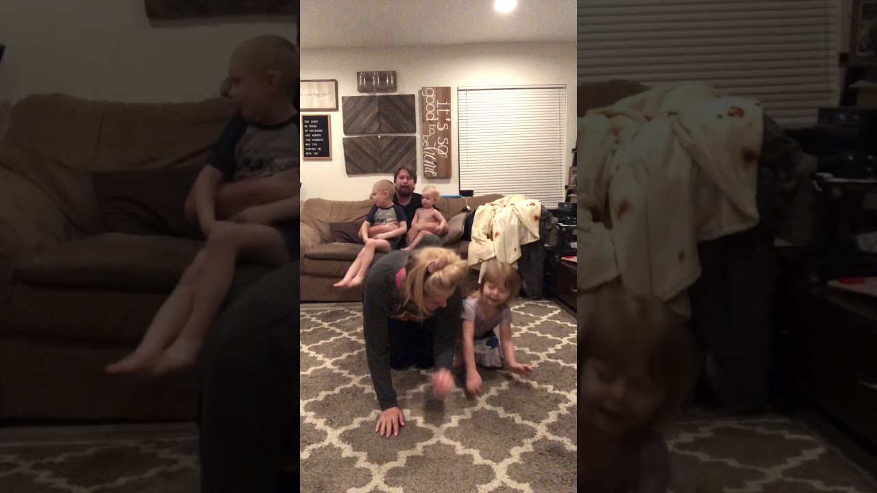 Boys vs girls: center of gravity challenge