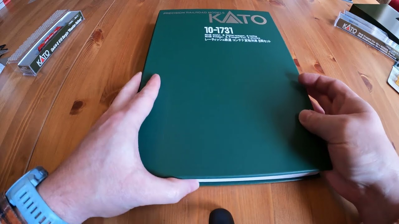 Summer 2022 Kato Rhätische Bahn releases - Ge 4/4 II and containers. Lots of containers...