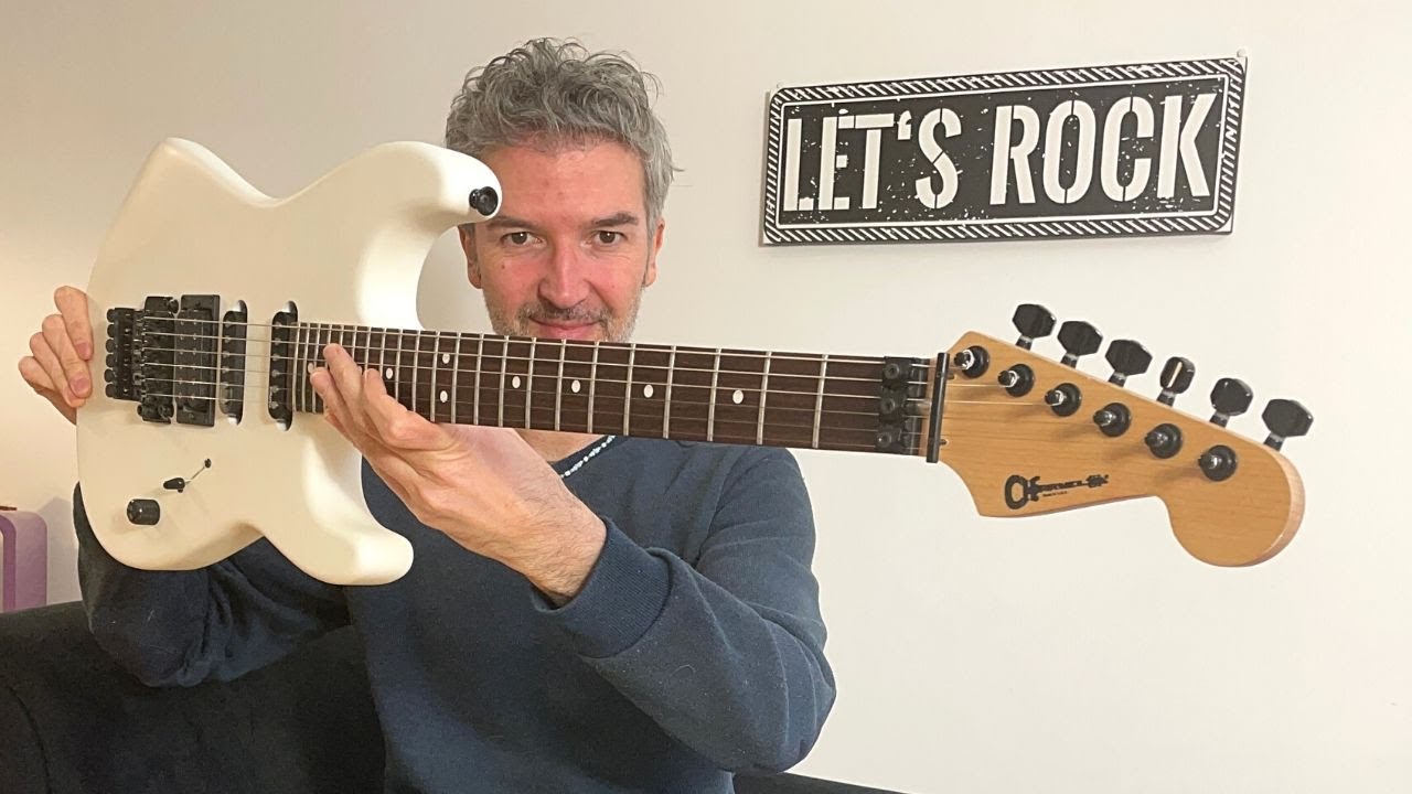 Una Charvel nel salotto di Chitarrista da Appartamento