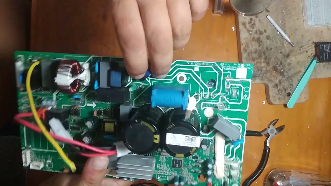 Старый кондиционер ещё хочет работать. Ремонт платы                     #лайфак#электрик#