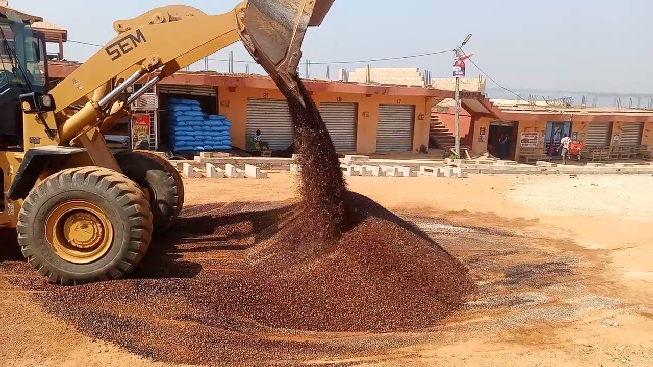Precoating of 10mm chippings for bituminous sealing of road. 