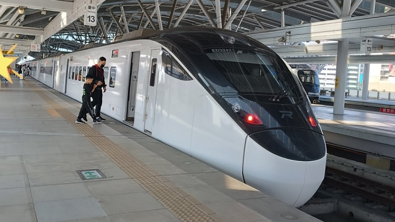 VLOG 拍火車進站 || 台中火車站2024 || 台灣火車 || 火車影片集合   || Taiwan Train
