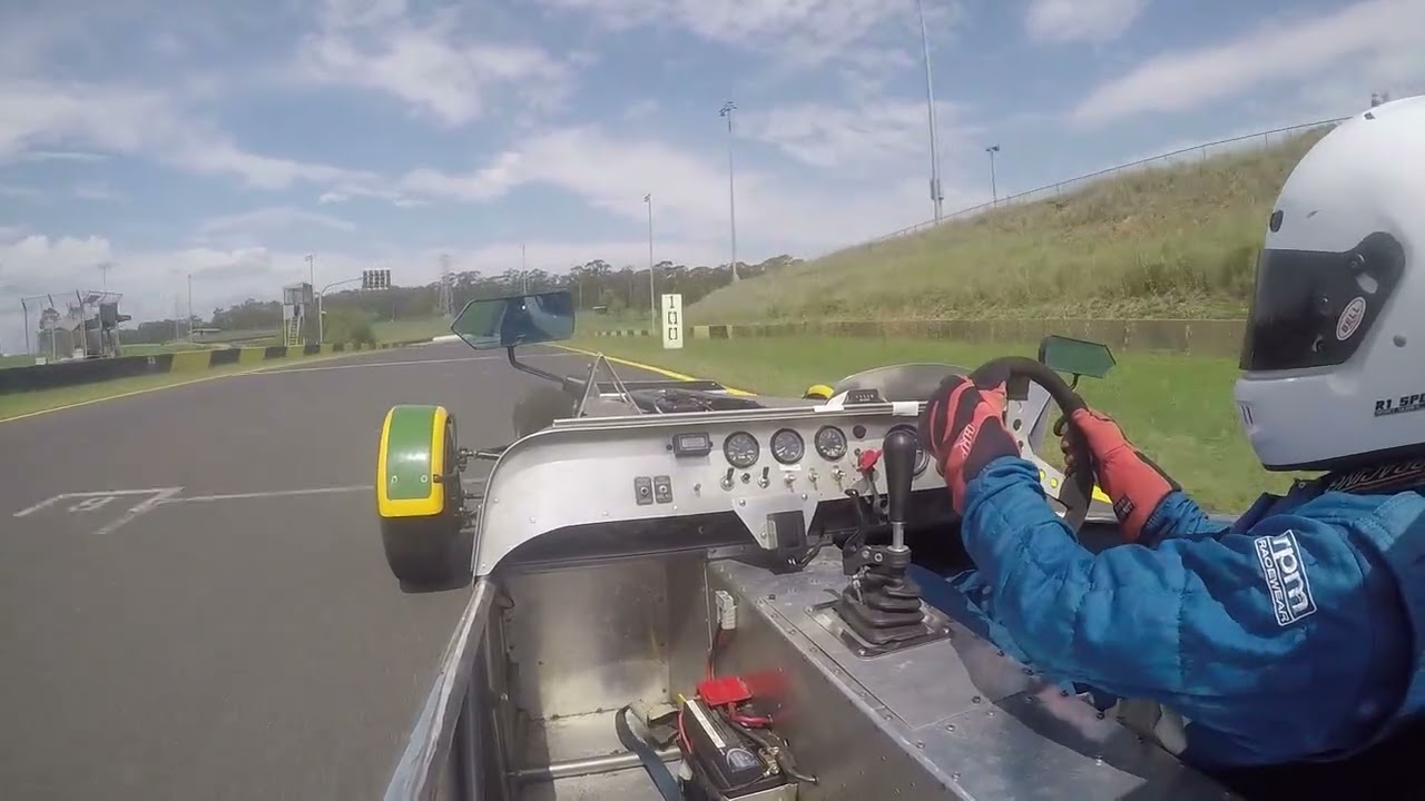 Sydney Motorsport Park Jan 2025 Turn 1 spin