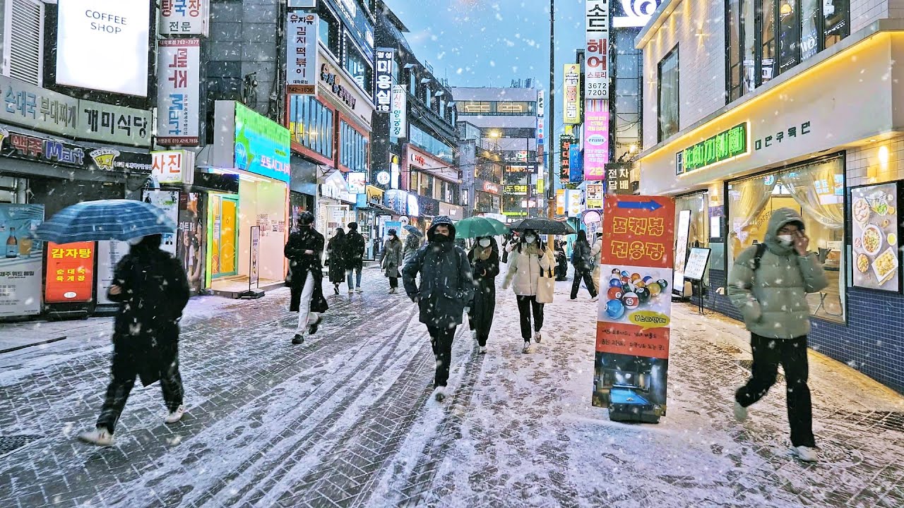 [4K] Snowy Evening Stroll in Daehakro - Seoul Night Walk | 눈발 날리던 대학로의 겨울 저녁 풍경, 서울 눈내리는 풍경과 야경