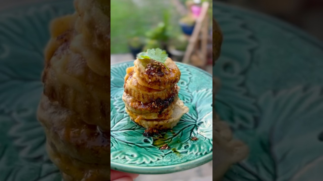 Aubergine fritters + chilli oil #cookingwithyui #streetfood #recipeshare #yummy