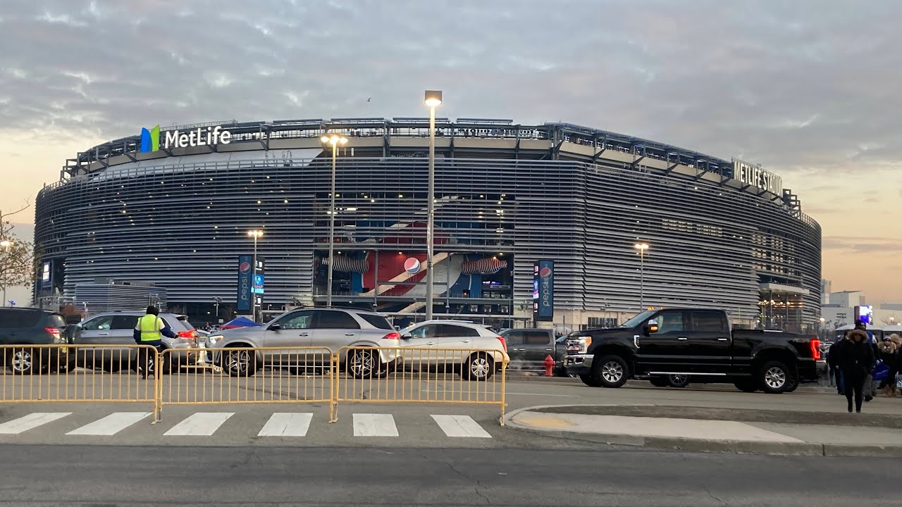 Tailgating outside Metlife Stadium before Giants vs Eagles Game