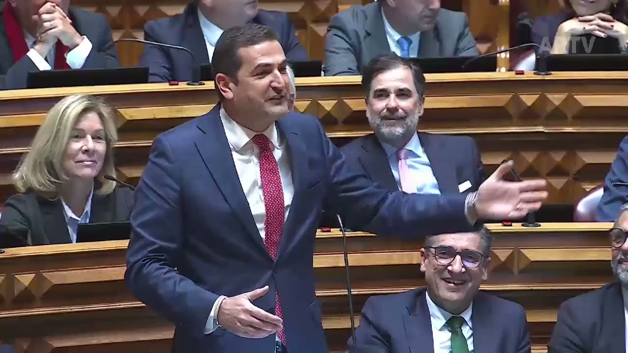 Hugo Soares questiona Primeiro Ministro no Plenário