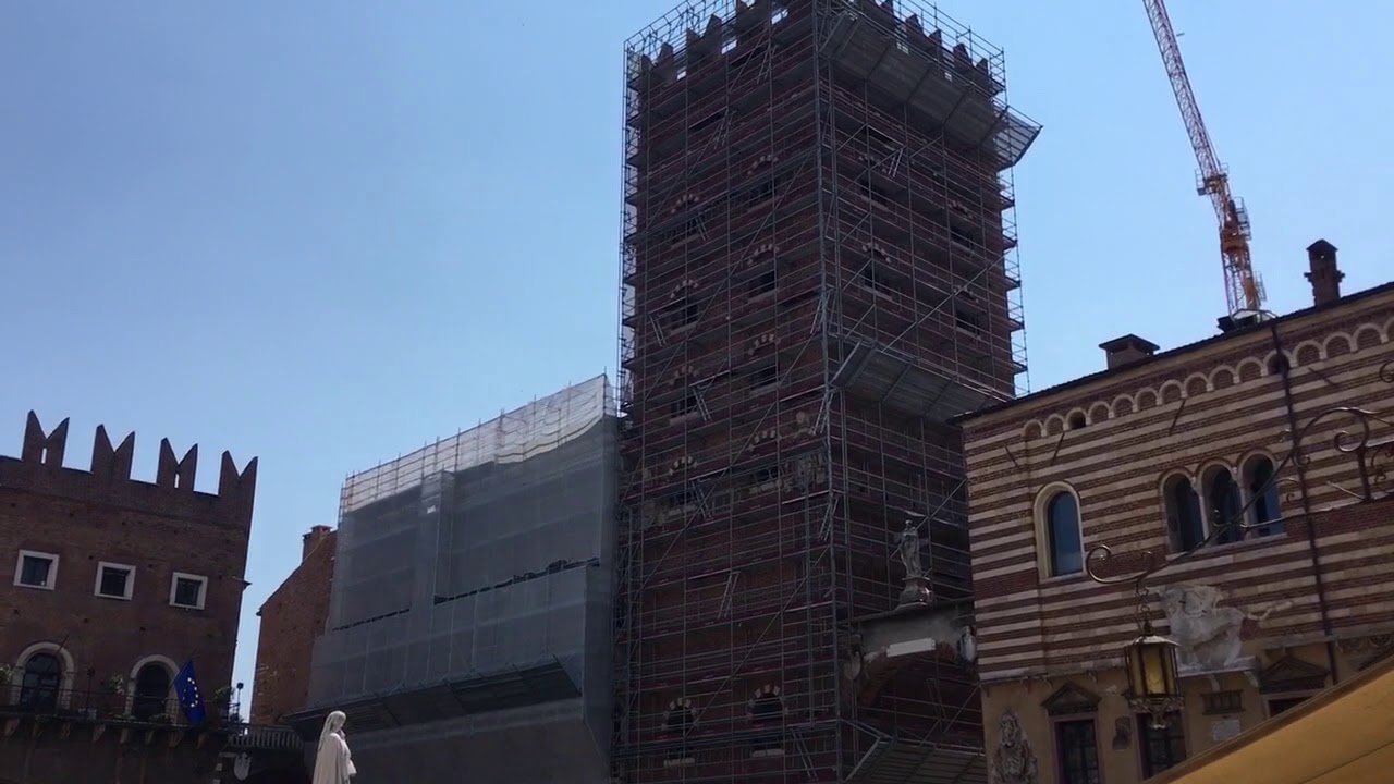 Inside Verona. Piazza dei Signori. Колодец Поццо Маццанти и площадь Синьории