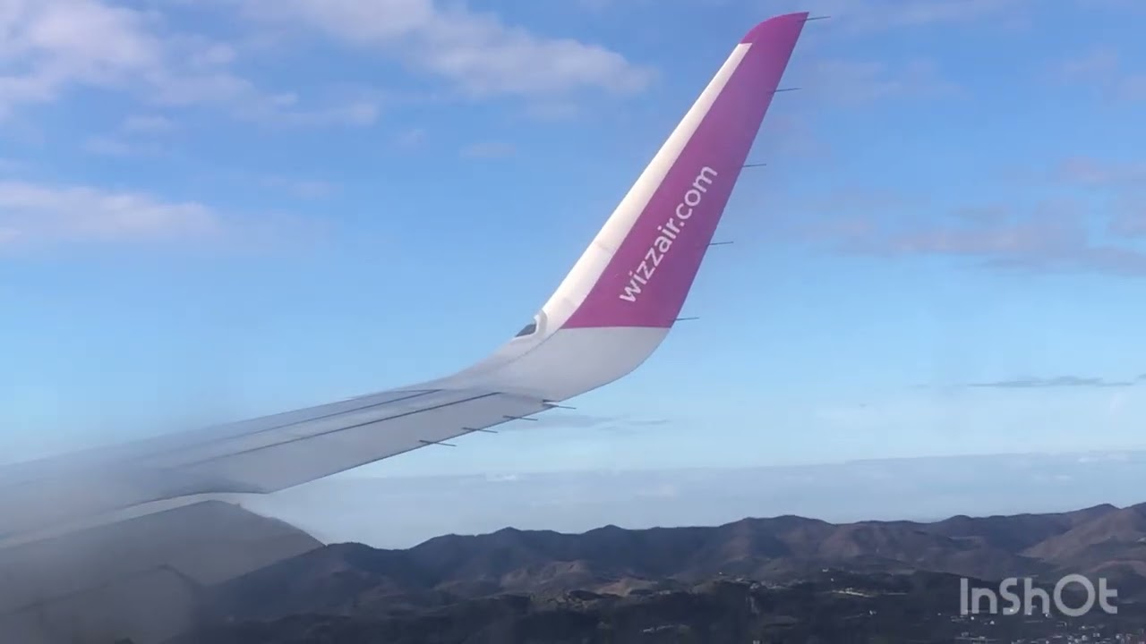 Che bello viaggiare in aereo e vedere da su questo paesaggio spettacolare 
