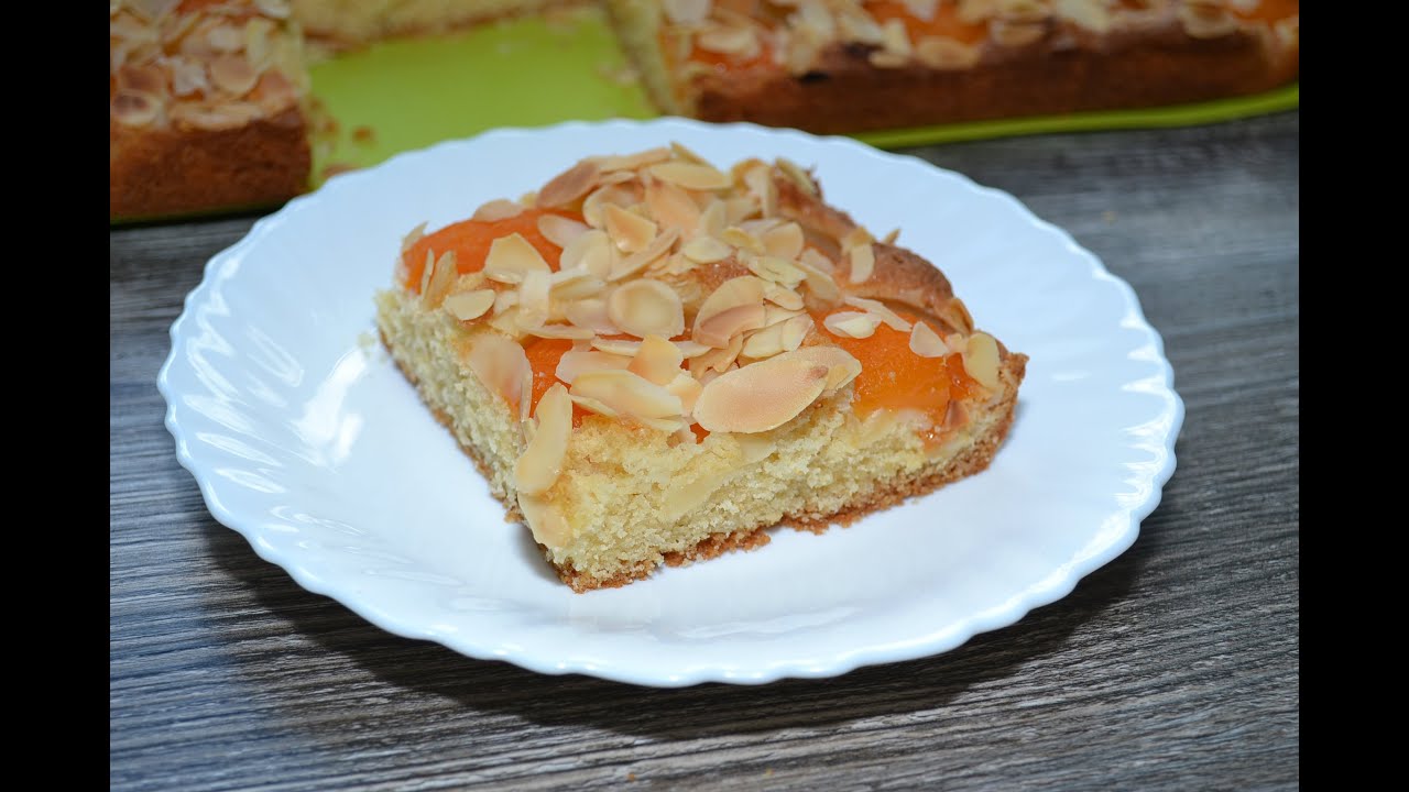 Пирог с абрикосами и миндалем