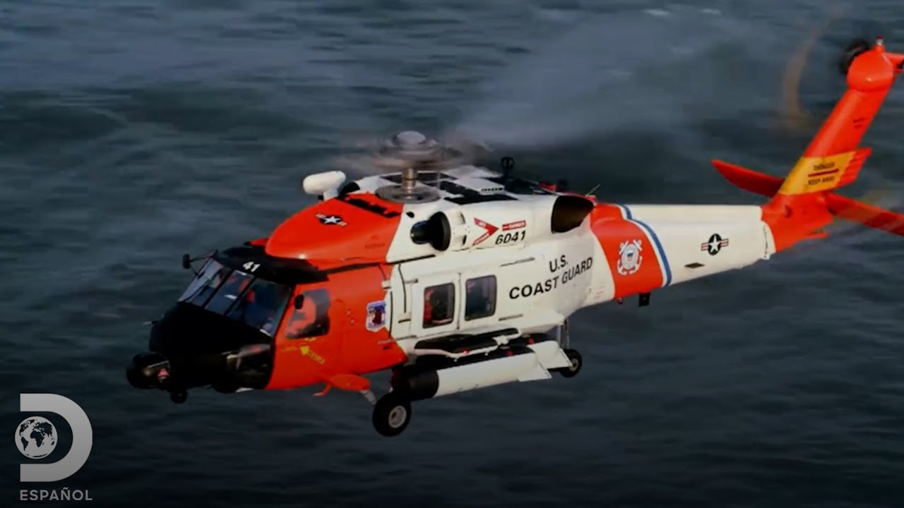 El rescate de un hombre accidentado en un barco en altamar | Pesca Mortal | Discovery en español