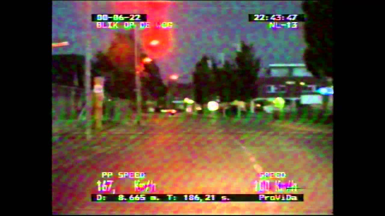 Blik op de Weg OFFICIAL - Fragment Motorrijder vlucht, agent is boos