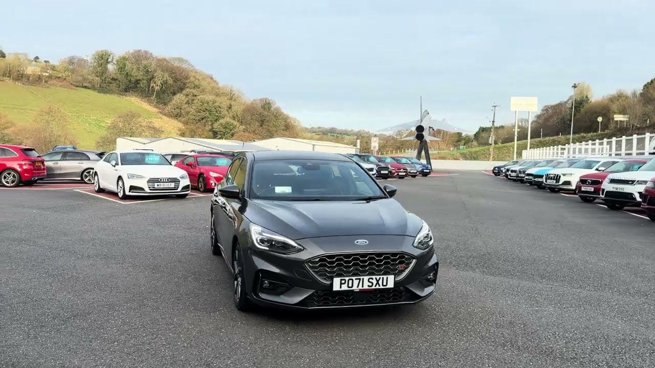 Ford Focus ST 2.3T EcoBoost Revo Stage 1 / sunroof / HUD / Recaro Leather for sale at Castle Motors
