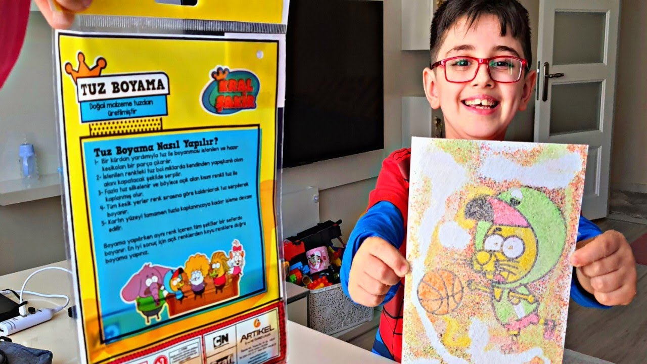Efe ile kum boyama yaptık.