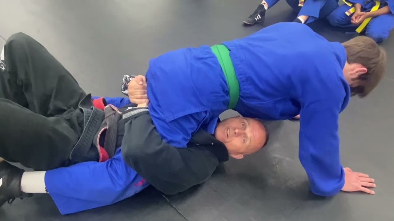 🔄 The Barrel Roll—Your Secret Weapon for Fluid Movement in Jiu-Jitsu! 🔄