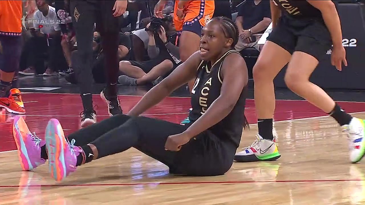 RECKLESS CLOSEOUT Flagrant Foul & Chelsea Gray STILL Hits Bucket! | WNBA Finals | Las Vegas Aces