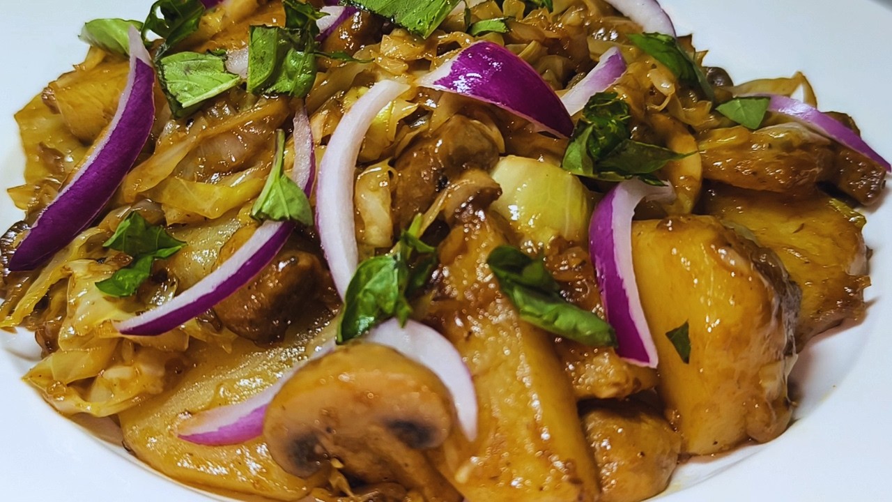 How to Make The Most Delicious Fried Cabbage & Potato Recipe