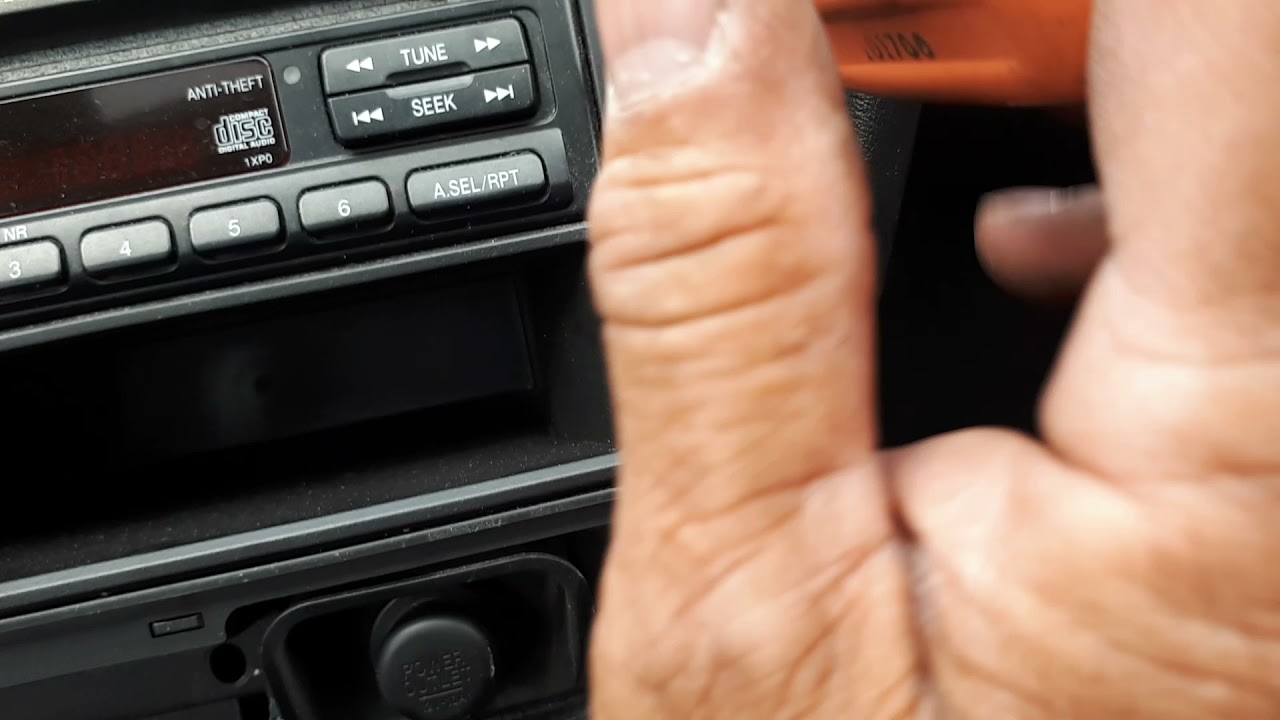 1997-2001 Honda PRELUDE Radio CD Removal