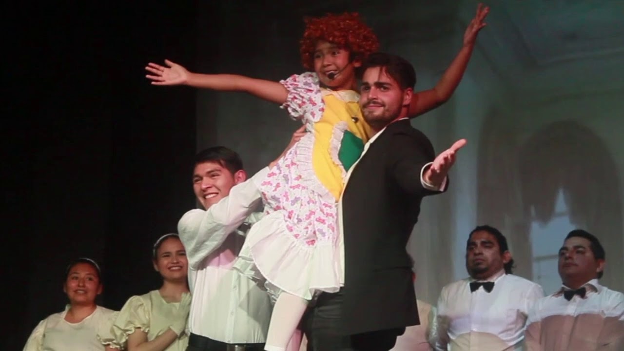 Alecita - Protagónico ANNIE -  Obra Teatral