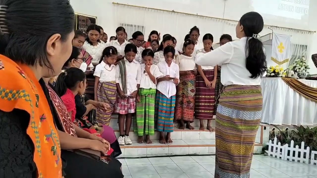 Kais at nikan Kanaf Teun Sin Persembahan Etnis Timor di Rote (GMIT PAULUS BUSALANGGA)