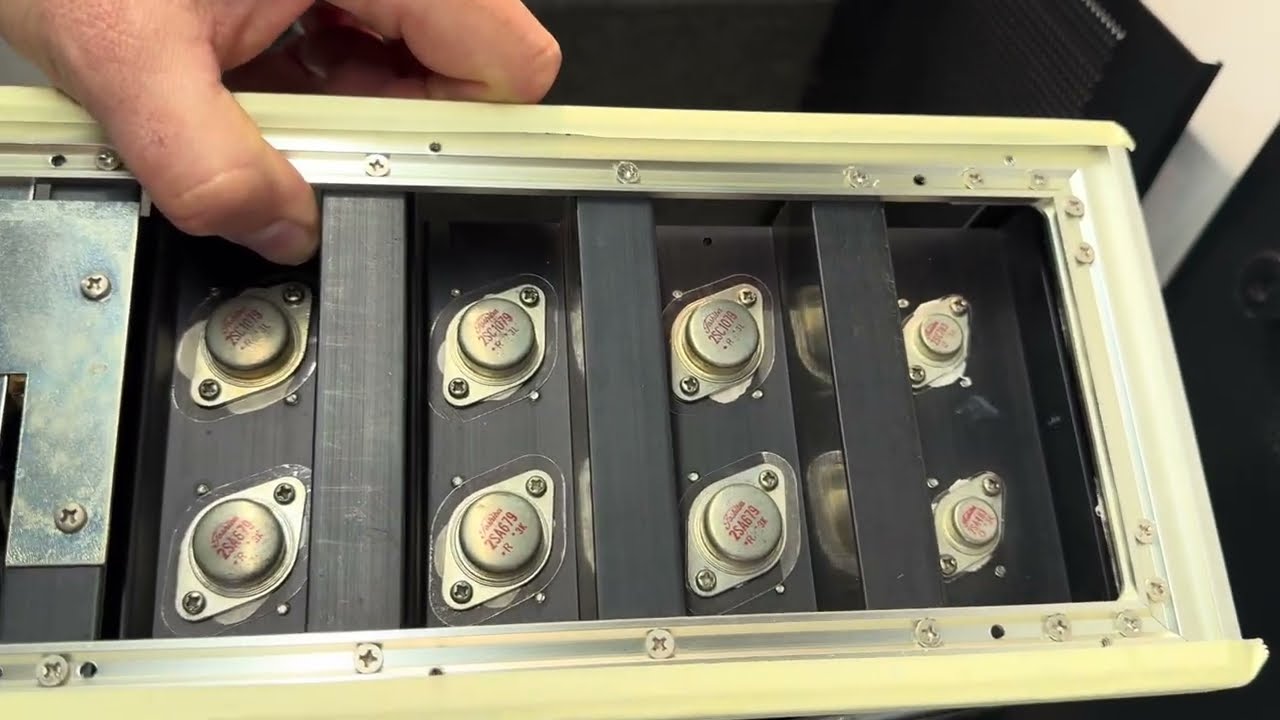 Accuphase P300