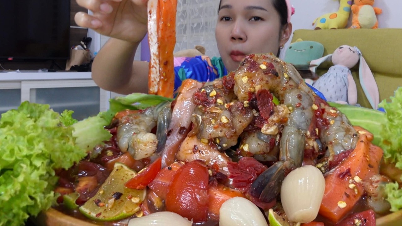ตำเหลาแซลมอนกุ้งสด