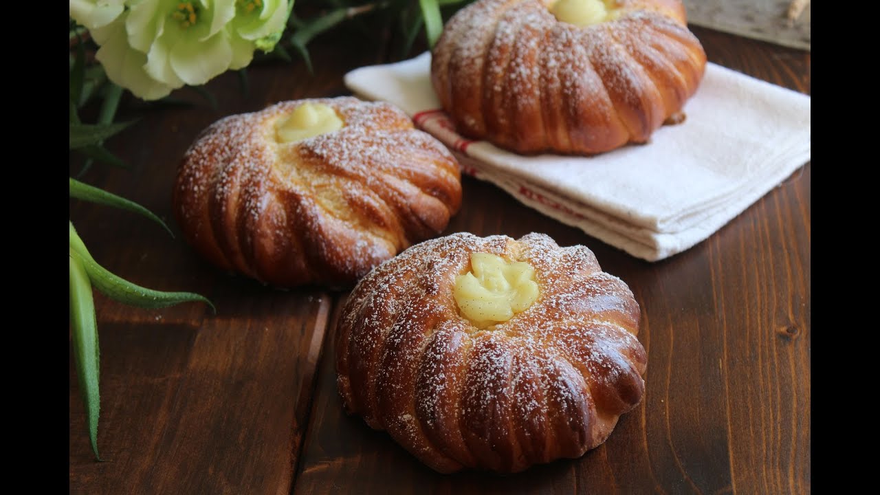 Brioches à la crème pâtissière