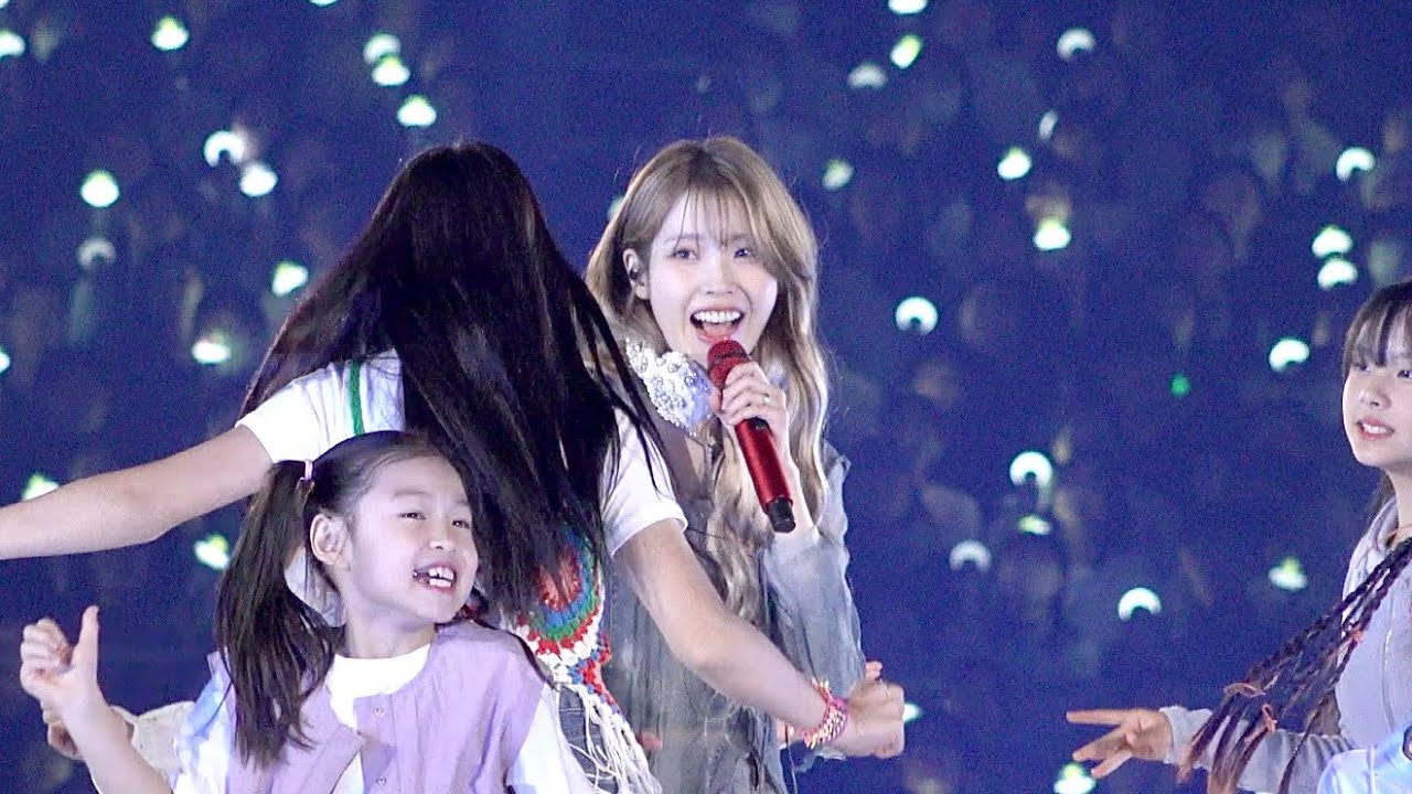 아이유 IU 홀씨 (Holssi) Opening 첫라이브 | 240302 IU H.E.R. WORLD TOUR CONCERT in SEOUL