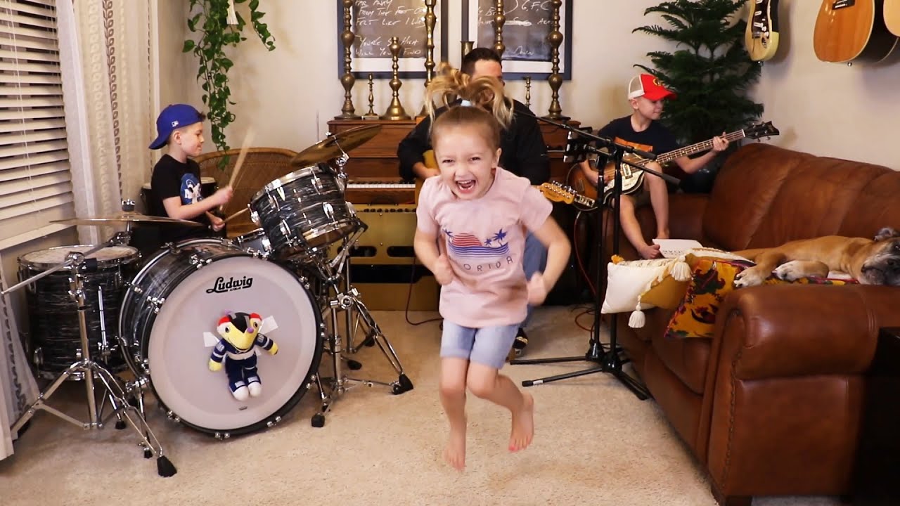 Colt Clark and the Quarantine Kids play 