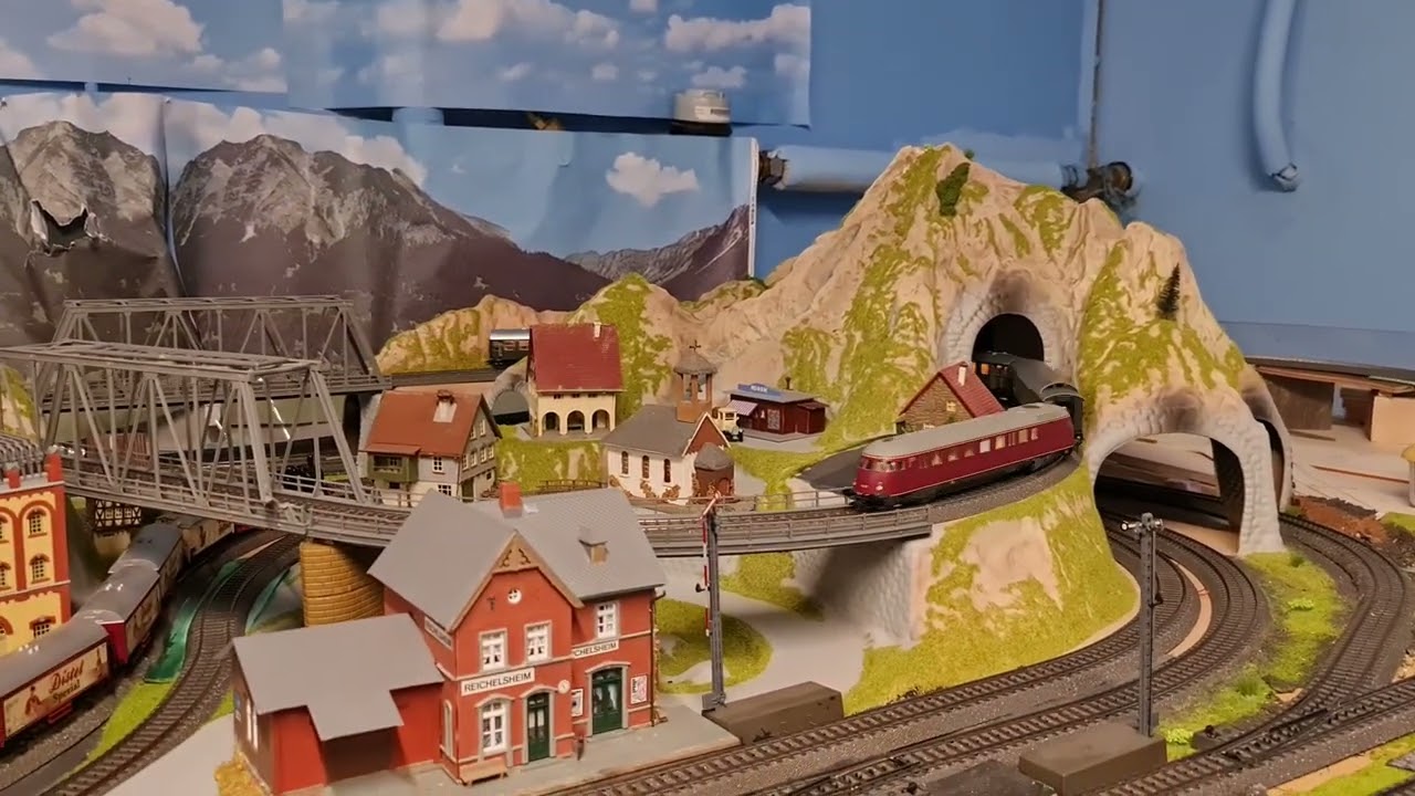 Märklin VT 92.5 mit den passenden Eilzugwagen Märklin 41327