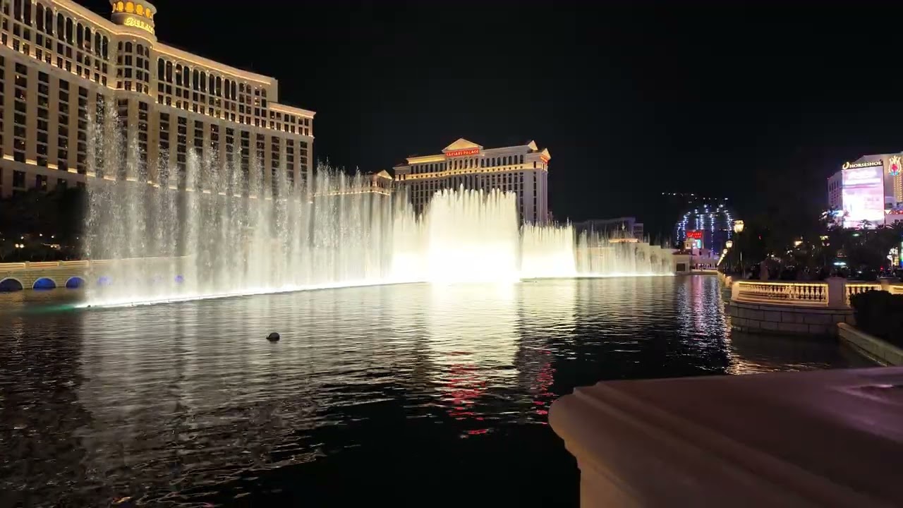Nightime Viewing of Bellagio Fountain Show | close viewing