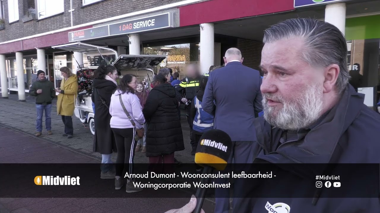 Burgemeester Martijn Vroom opent de leefbaarheid actiein de wijk Bovenveen in Voorburg bew